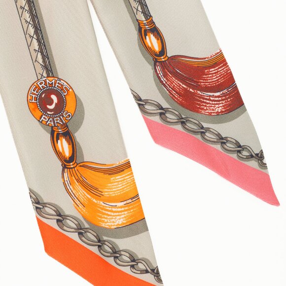 Hermes Cavalcades Gris Perle, Orange, & Multicolor Printed Silk Twilly - Picture 2 of 4